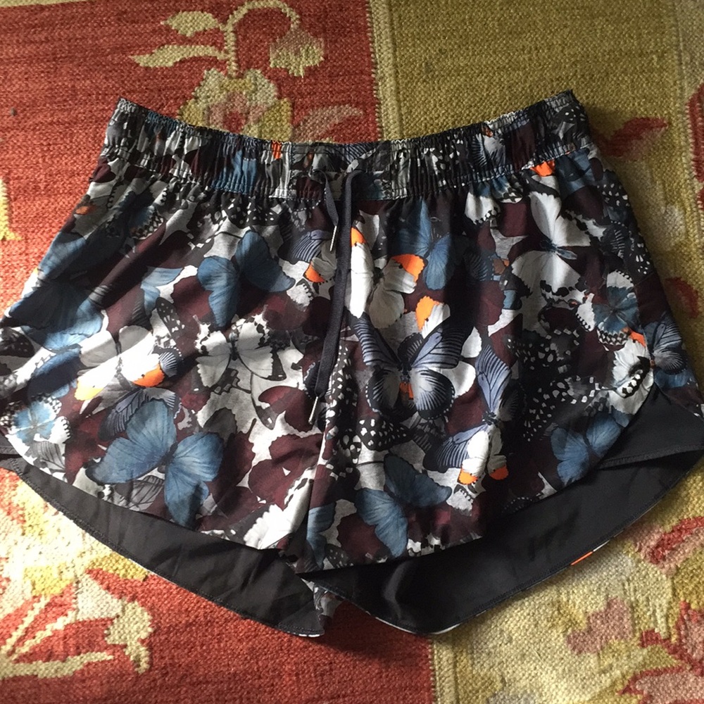Lululemon Go the Distance Short Butterfly size 12